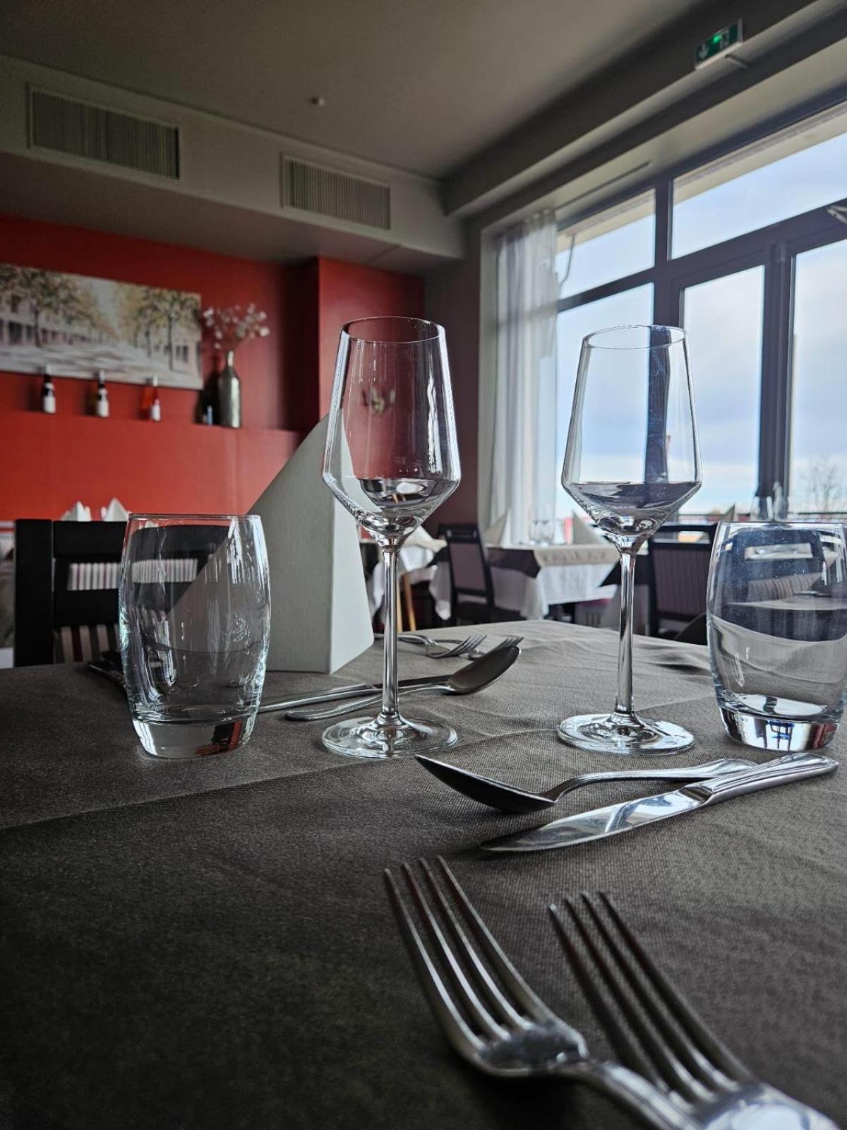 Alexain Hotel Restaurant & Wellness - Colmar Ouest 特鲁瓦埃皮 外观 照片